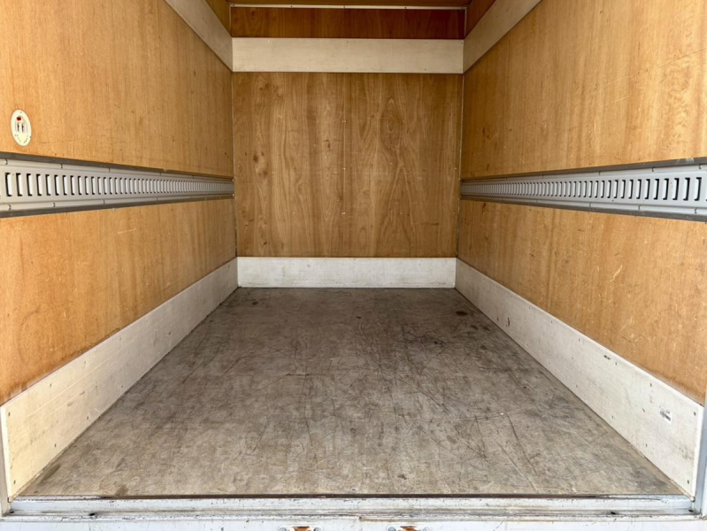 R1年式2RG-XZU605M標準10尺総重量4,955㎏6M/T積載2tバン|中古トラックの販売・買取・査定のアイナビ