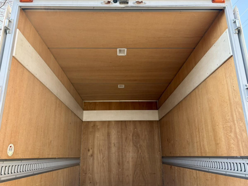 R1年式2RG-XZU605M標準10尺総重量4,955㎏6M/T積載2tバン|中古トラックの販売・買取・査定のアイナビ