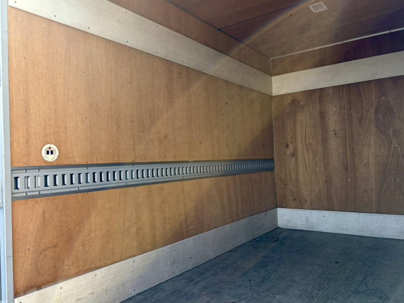 R1年式2RG-XZU605M標準10尺総重量4,955㎏6M/T積載2tバン|中古トラックの販売・買取・査定のアイナビ