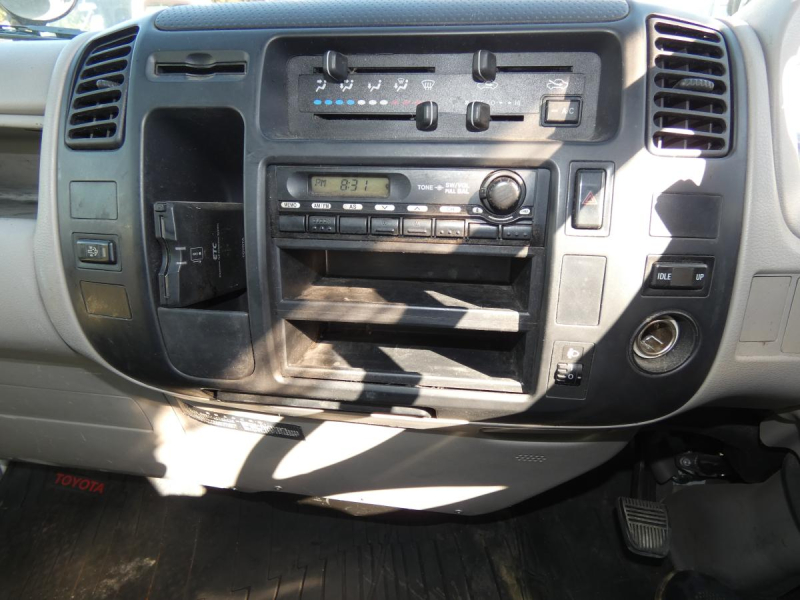 H26　1.35トン マニュアル 平ボディ　251237|中古トラックの販売・買取・査定のアイナビ