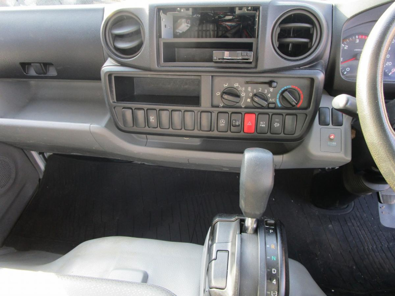 クレーン付 タダノ3段ラジコン フックイン|中古トラックの販売・買取・査定のアイナビ