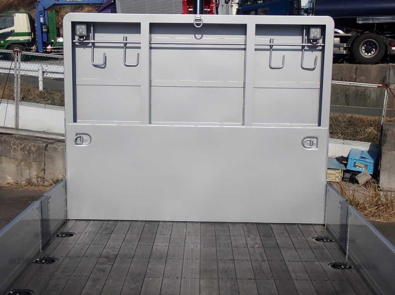 ユニック 5段クレーン 4軸低床 アルミブロック リターダ付|中古トラックの販売・買取・査定のアイナビ