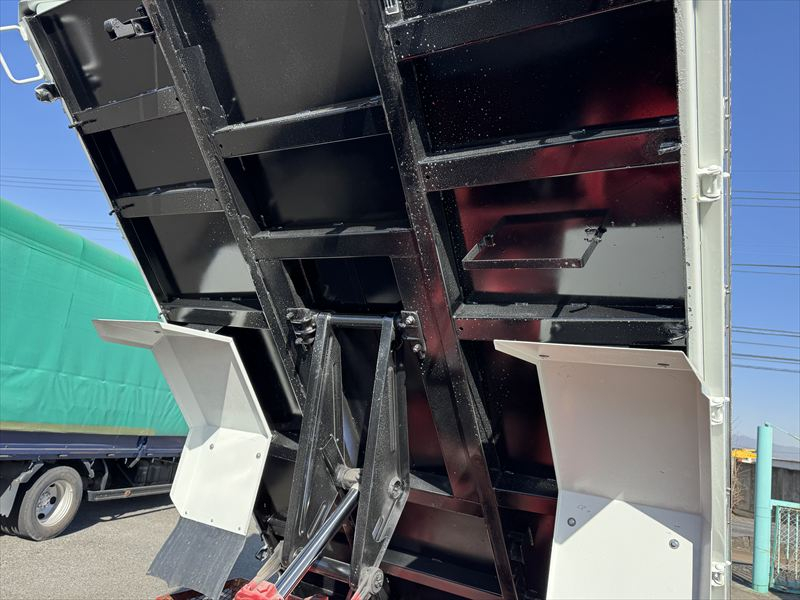 クレーン付ダンプ|中古トラックの販売・買取・査定のアイナビ