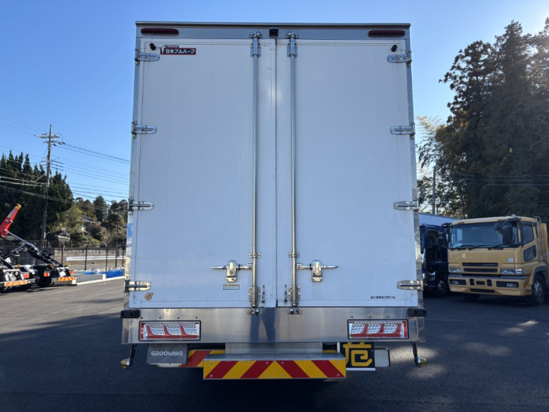 ワイドベッド付ハイルーフ融雪仕様メッキ、ステン多数|中古トラックの販売・買取・査定のアイナビ