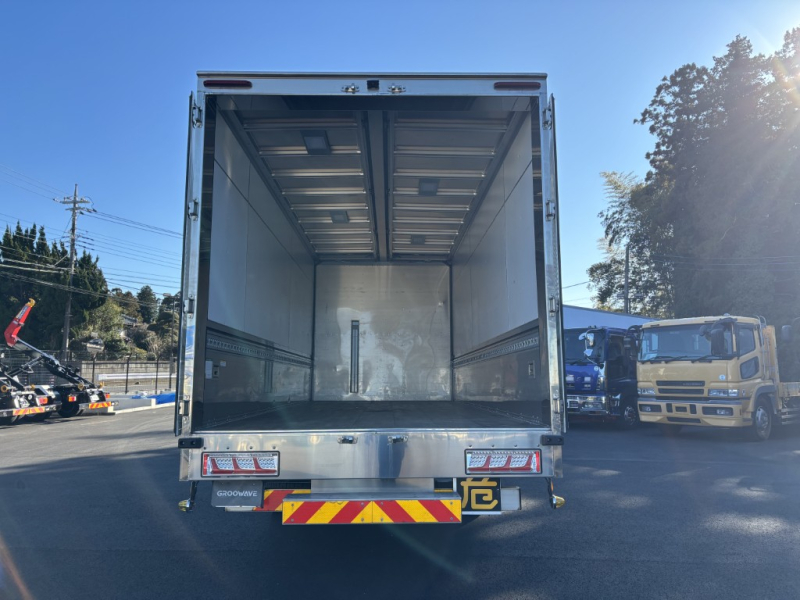 ワイドベッド付ハイルーフ融雪仕様メッキ、ステン多数|中古トラックの販売・買取・査定のアイナビ