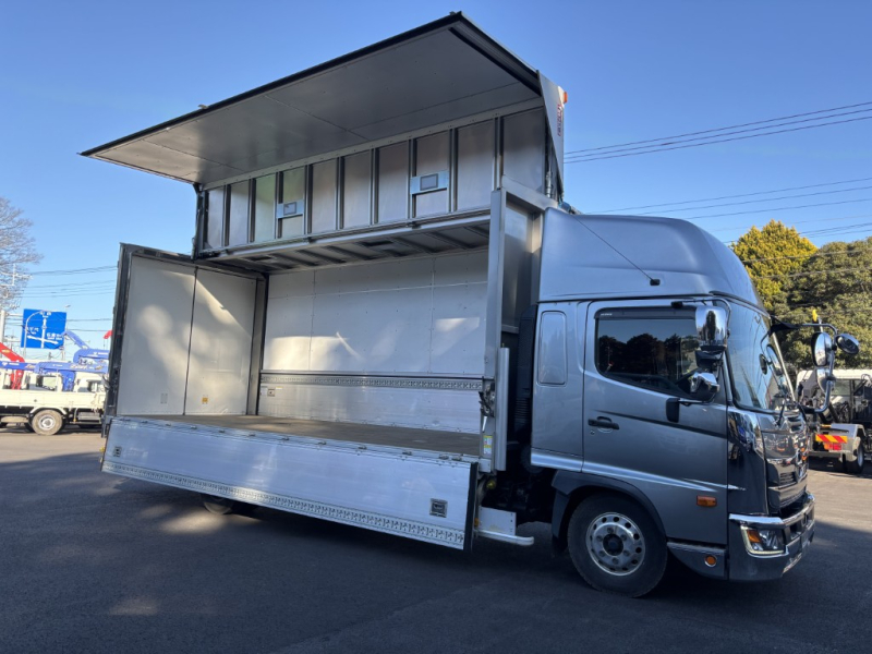 ワイドベッド付ハイルーフ融雪仕様メッキ、ステン多数|中古トラックの販売・買取・査定のアイナビ