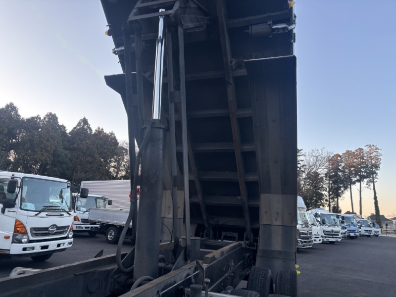 22tダンプカーゴダンプ土砂禁新明和アルミアオリ|中古トラックの販売・買取・査定のアイナビ