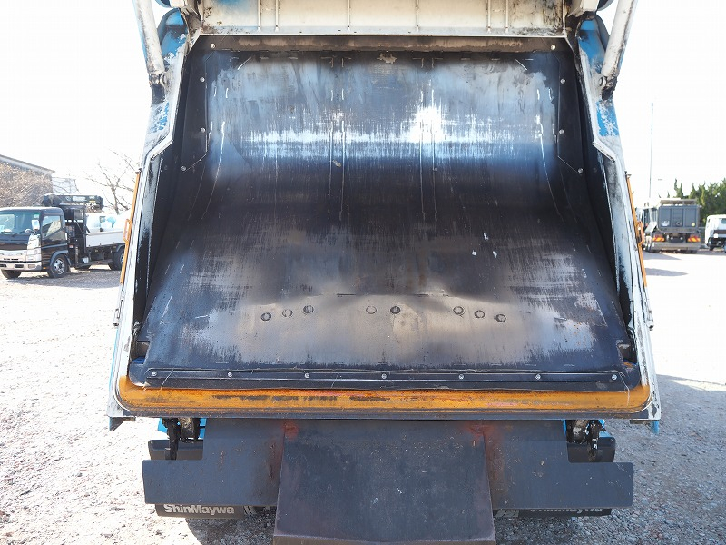 ファイター塵芥車新明和製10.2立米プレス式パッカー 計量器|中古トラックの販売・買取・査定のアイナビ