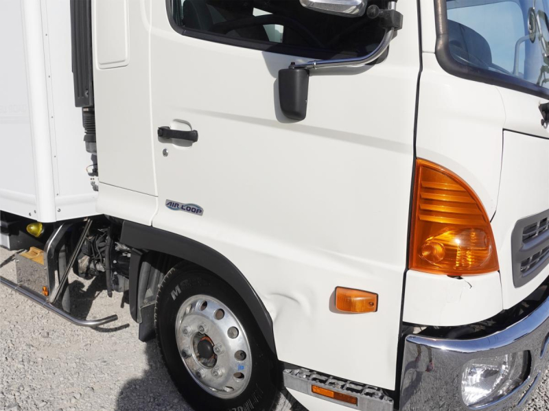 積載2.9tワイド低温冷蔵冷凍|中古トラックの販売・買取・査定のアイナビ