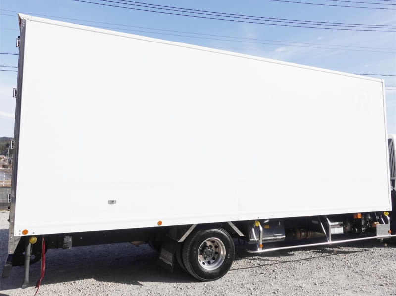 積載2.9tワイド低温冷蔵冷凍|中古トラックの販売・買取・査定のアイナビ