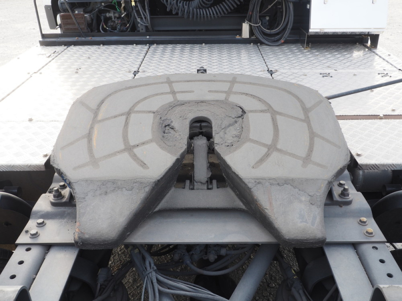 UDトラックス トラクタ クオン|中古トラックの販売・買取・査定のアイナビ