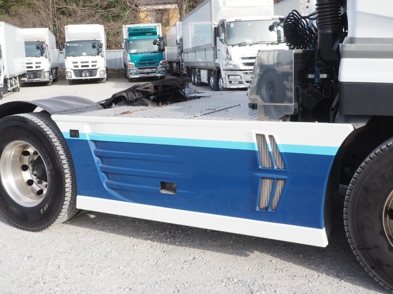 UDトラックス トラクタ クオン|中古トラックの販売・買取・査定のアイナビ