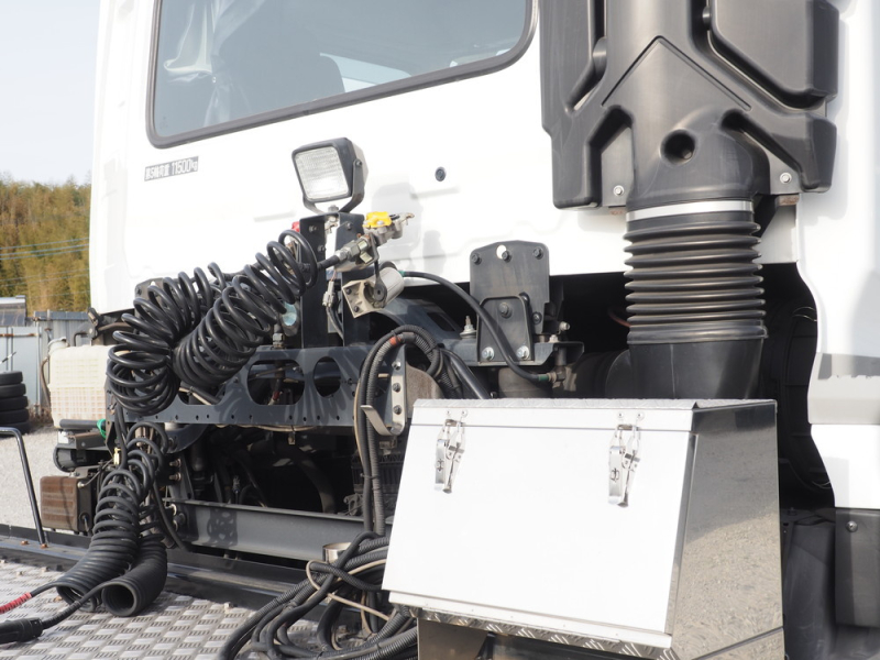 UDトラックス トラクタ クオン|中古トラックの販売・買取・査定のアイナビ