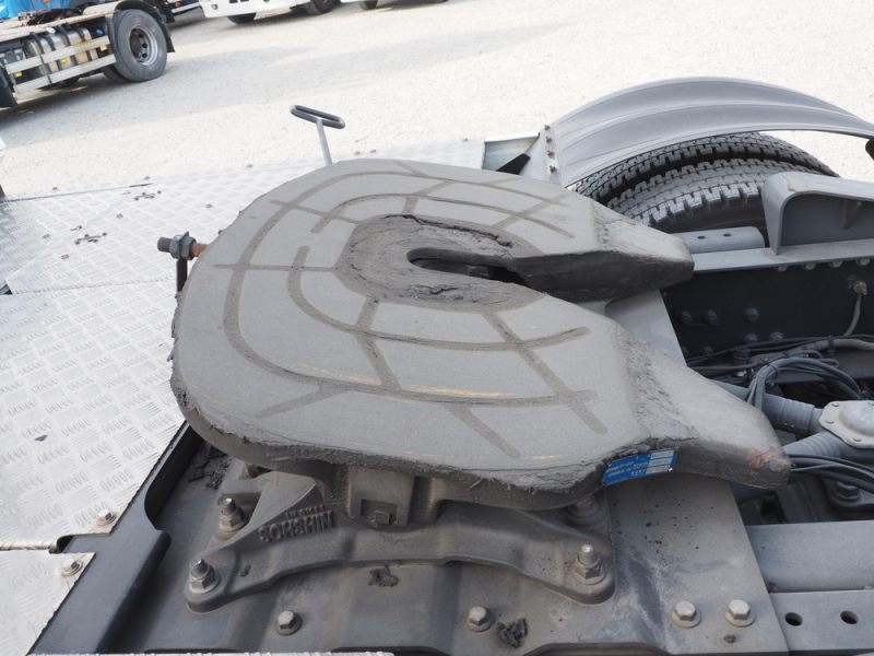 UDトラックス トラクタ クオン|中古トラックの販売・買取・査定のアイナビ