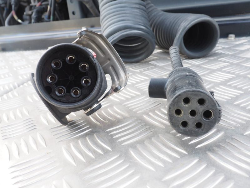 UDトラックス トラクタ クオン|中古トラックの販売・買取・査定のアイナビ