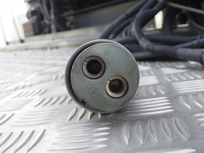 UDトラックス トラクタ クオン|中古トラックの販売・買取・査定のアイナビ