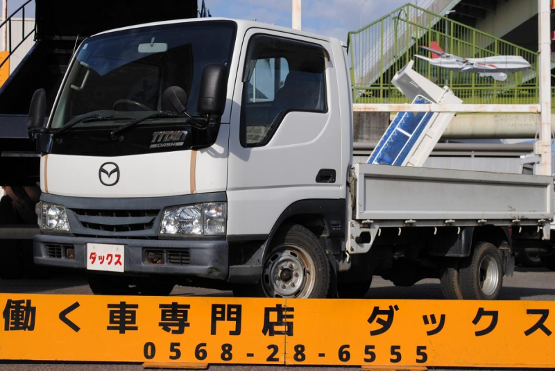 H14 タイタンダッシュ 平ボディ 積載1.5t|中古トラックの販売・買取・査定のアイナビ