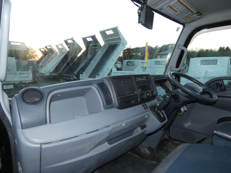 H241.5tパネルバンオートマ|中古トラックの販売・買取・査定のアイナビ