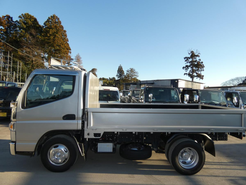 H30 2トン　5速マニュアル　平ボディ|中古トラックの販売・買取・査定のアイナビ