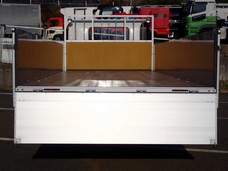 増t 8.5t アルミ平 L6200 ワイド 240PS 6速 リーフサス|中古トラックの販売・買取・査定のアイナビ