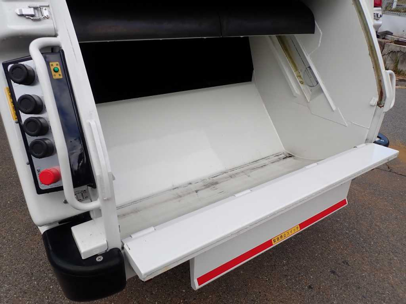 新明和 4.6立米 G-PX プレス式パッカー車 連続スイッチ|中古トラックの販売・買取・査定のアイナビ