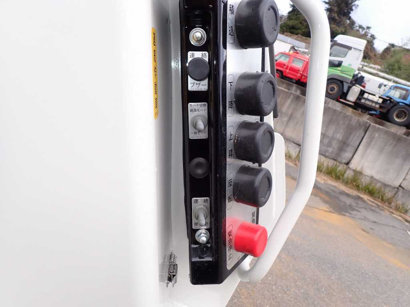 新明和 4.6立米 G-PX プレス式パッカー車 連続スイッチ|中古トラックの販売・買取・査定のアイナビ