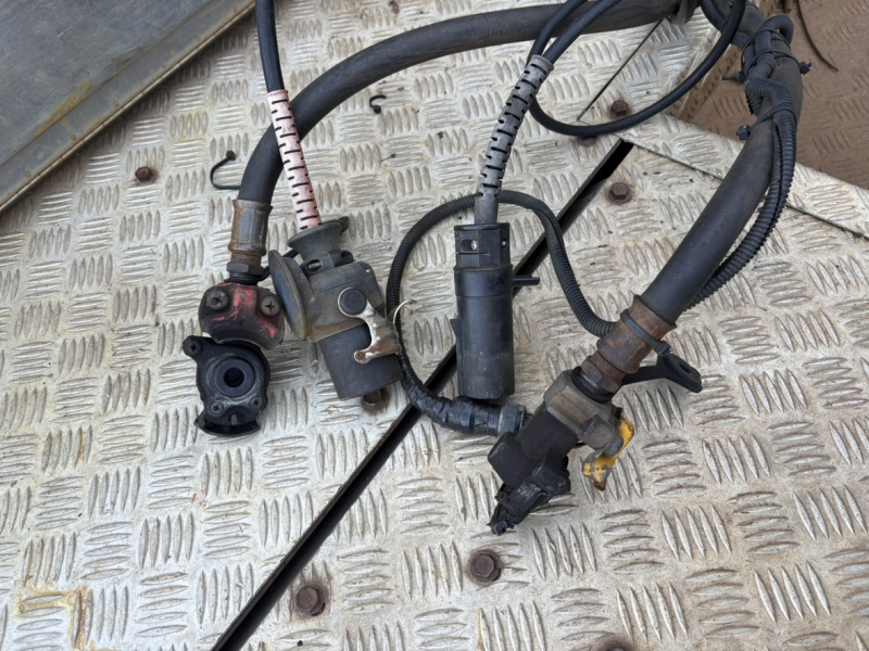 H24年式、クオン、クレーン付きトラクタ|中古トラックの販売・買取・査定のアイナビ