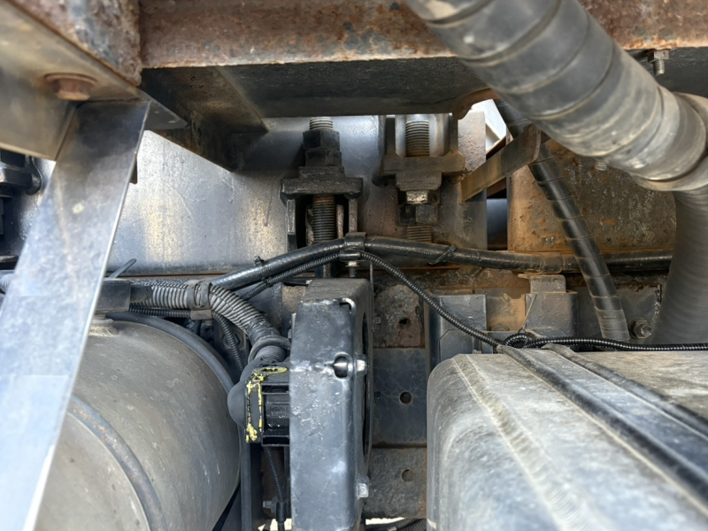 H24年式、クオン、クレーン付きトラクタ|中古トラックの販売・買取・査定のアイナビ