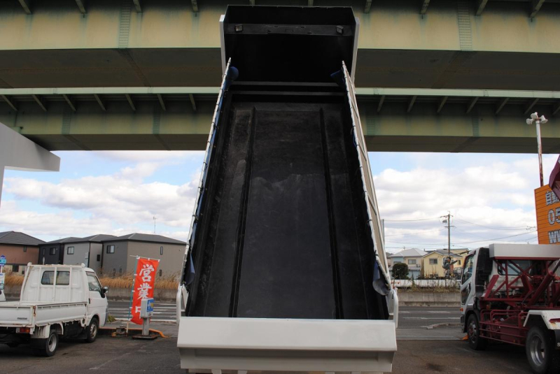 H26 ギガ ダンプ 積載9.1|中古トラックの販売・買取・査定のアイナビ