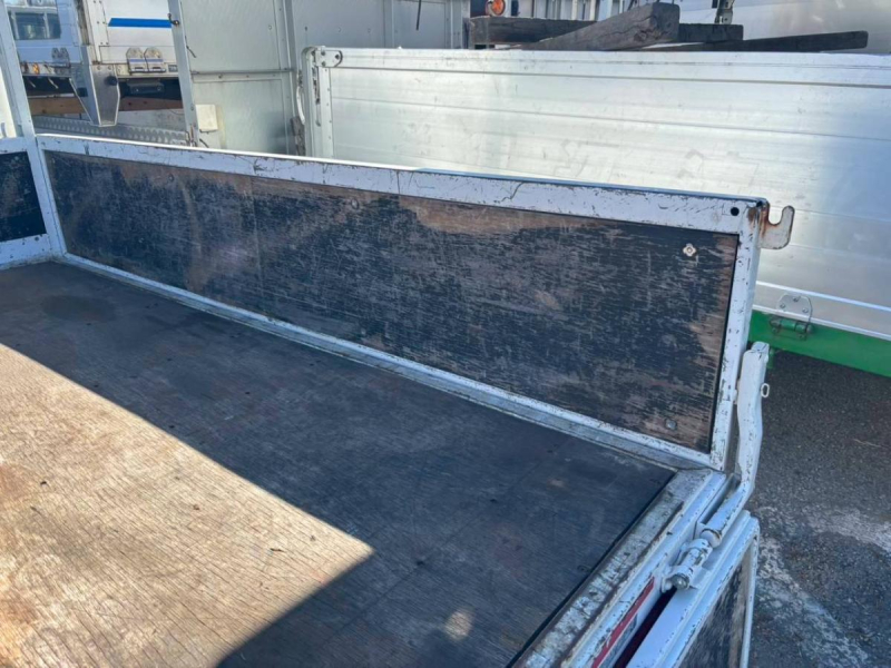 Wキャブ 10尺 リアWタイヤ ガソリン車|中古トラックの販売・買取・査定のアイナビ