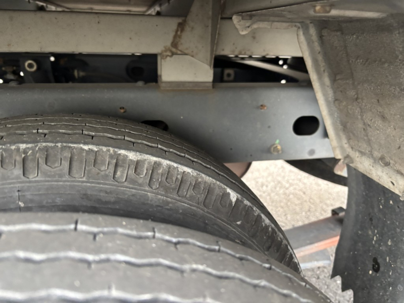 Wキャブ 10尺 リアWタイヤ ガソリン車|中古トラックの販売・買取・査定のアイナビ