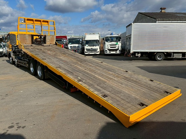 セーフティローダー8×44軸低床2デフリーフサスペンション|中古トラックの販売・買取・査定のアイナビ