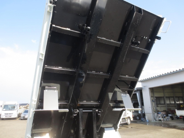 三菱キャンター全低床強化ダンプ|中古トラックの販売・買取・査定のアイナビ