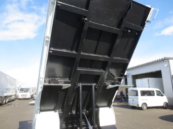 三菱キャンター全低床強化ダンプ|中古トラックの販売・買取・査定のアイナビ