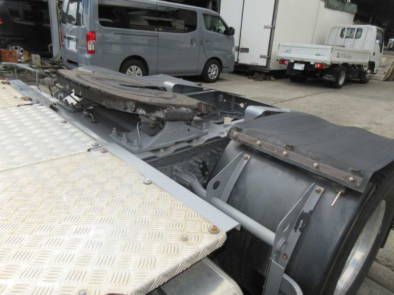 第五輪11.7トン2PGクオン標準ルーフトラクタ|中古トラックの販売・買取・査定のアイナビ