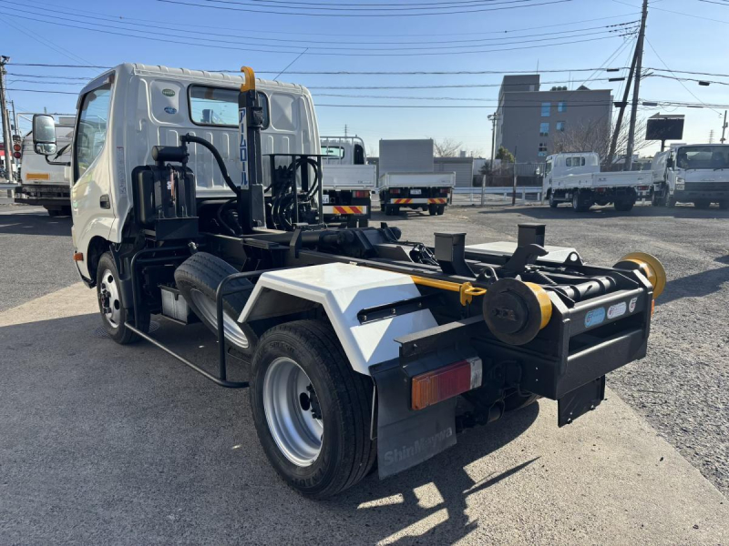 デュトロ 新明和製アームロール 4WD 積載3000kg|中古トラックの販売・買取・査定のアイナビ