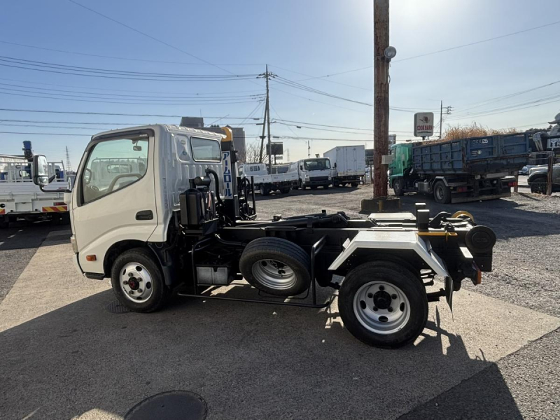 デュトロ 新明和製アームロール 4WD 積載3000kg|中古トラックの販売・買取・査定のアイナビ