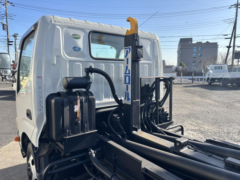 デュトロ 新明和製アームロール 4WD 積載3000kg|中古トラックの販売・買取・査定のアイナビ