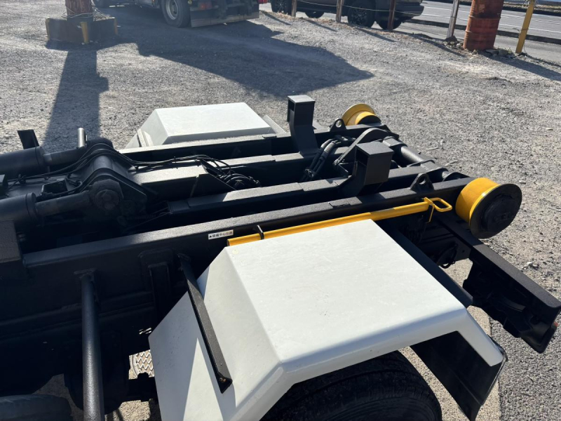 デュトロ 新明和製アームロール 4WD 積載3000kg|中古トラックの販売・買取・査定のアイナビ