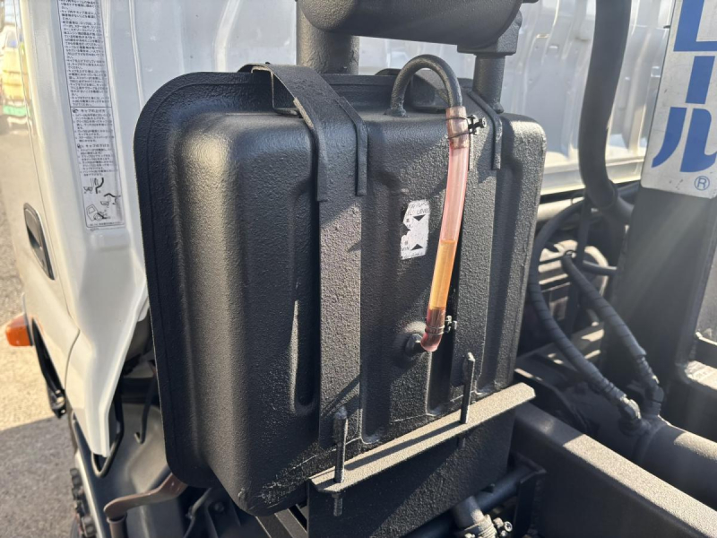 デュトロ 新明和製アームロール 4WD 積載3000kg|中古トラックの販売・買取・査定のアイナビ