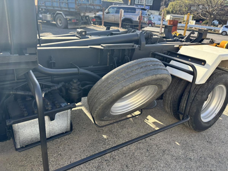 デュトロ 新明和製アームロール 4WD 積載3000kg|中古トラックの販売・買取・査定のアイナビ