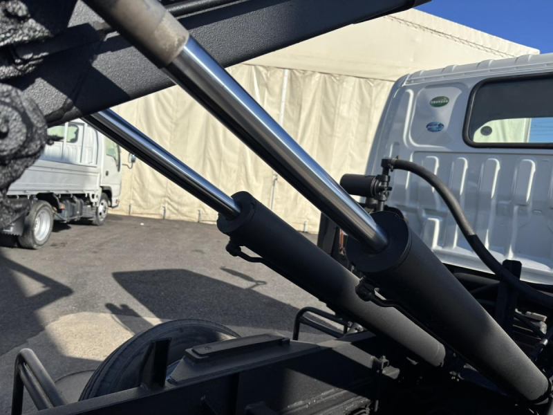 デュトロ 新明和製アームロール 4WD 積載3000kg|中古トラックの販売・買取・査定のアイナビ