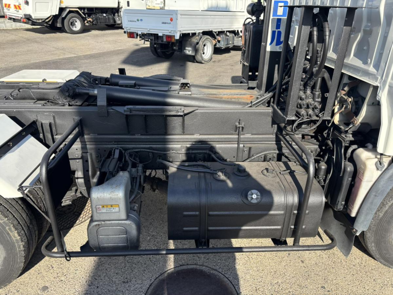 デュトロ 新明和製アームロール 4WD 積載3000kg|中古トラックの販売・買取・査定のアイナビ