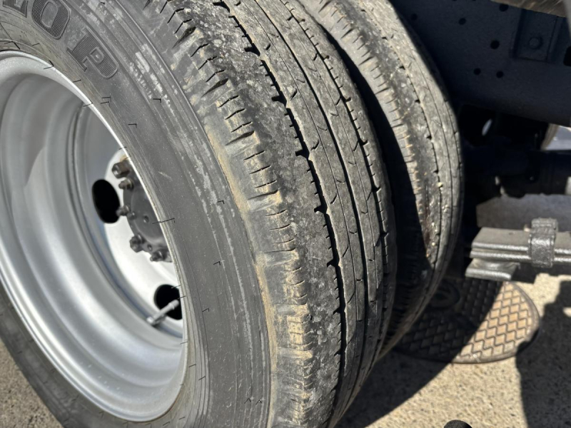 デュトロ 新明和製アームロール 4WD 積載3000kg|中古トラックの販売・買取・査定のアイナビ