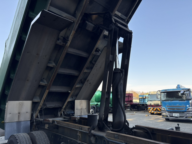 H17年式、ギガ、深ダンプ|中古トラックの販売・買取・査定のアイナビ