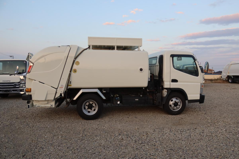 ワイド幅 巻き込みパッカー車 極東製6.2立米 積載3100kg|中古トラックの販売・買取・査定のアイナビ