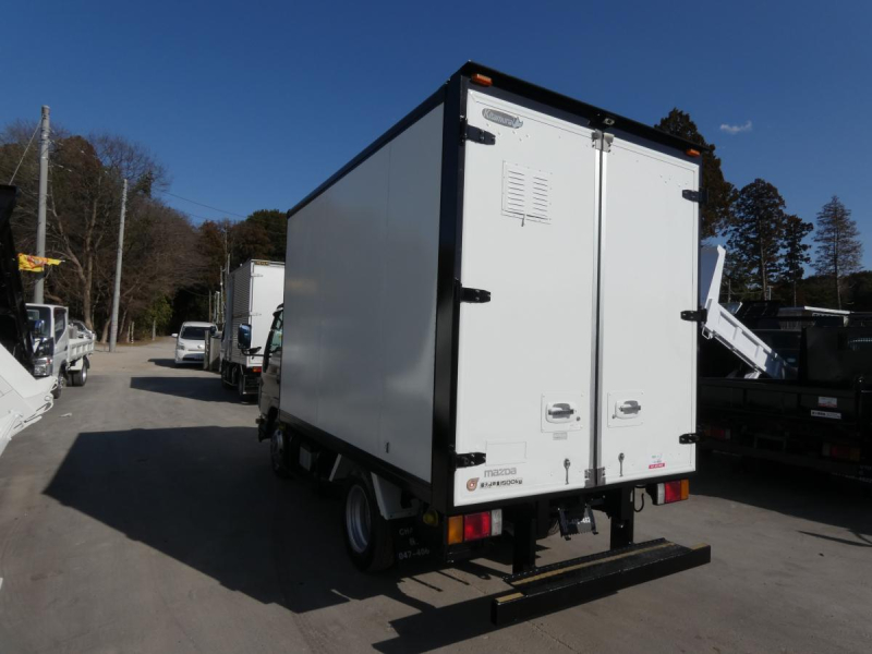 1.5tパネルバン マニュアル 4WD 260120|中古トラックの販売・買取・査定のアイナビ