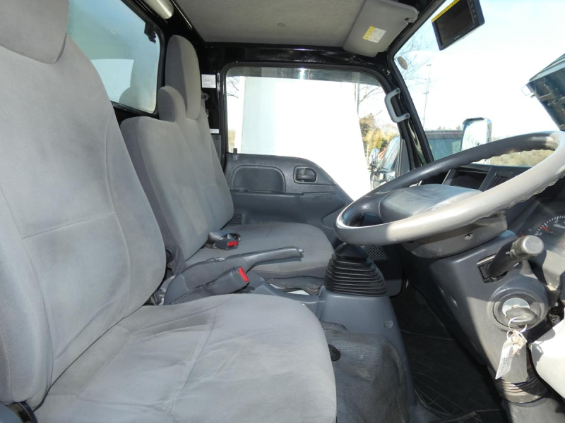 1.5tパネルバン マニュアル 4WD 260120|中古トラックの販売・買取・査定のアイナビ