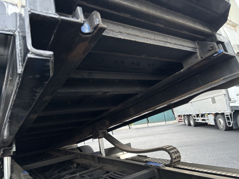 セーフティーローダー4軸低床エアサスウインチラジコン|中古トラックの販売・買取・査定のアイナビ