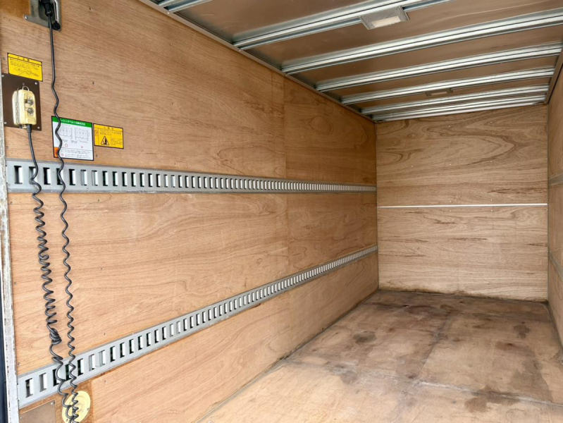 H28年式TRG-NMR85AN標準ロング積載2t跳ね上げゲート付バン|中古トラックの販売・買取・査定のアイナビ